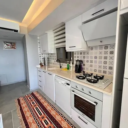 Oezel Havuzlu Ruezgar * Kusadasi