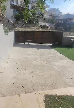 Oezel Havuzlu Ruezgar Kusadasi